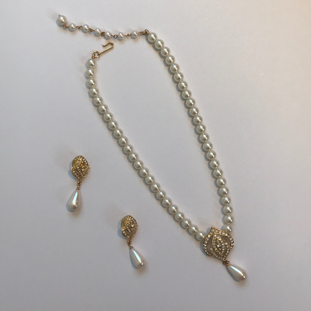 Necklace with earrings set